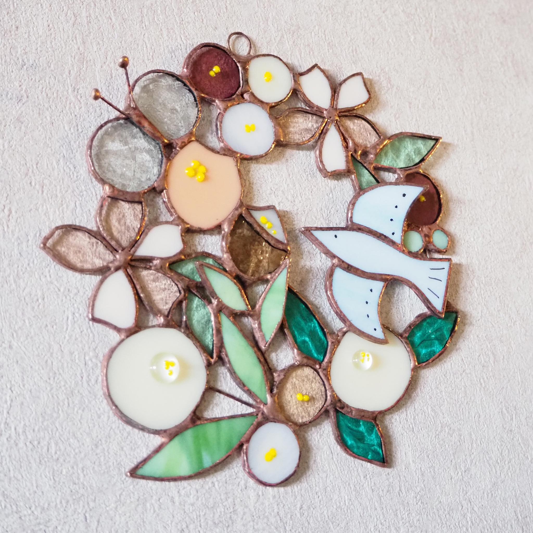 お花いっぱいステンドグラスのさくら色リース | 3枚目