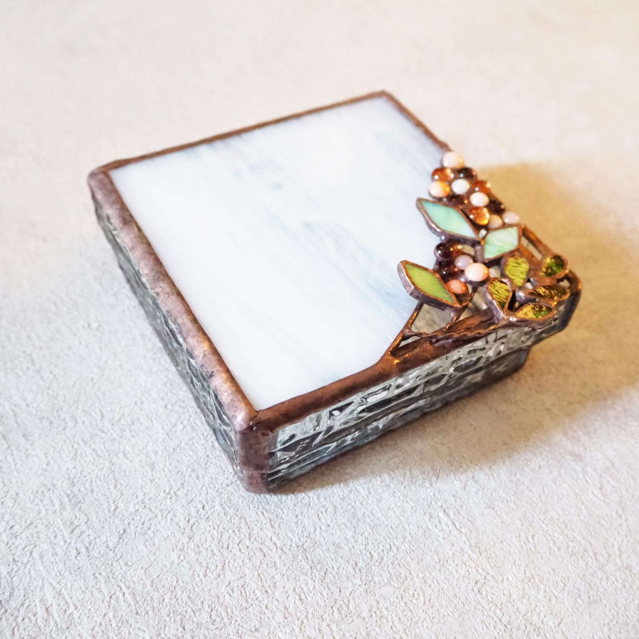 さくら色の光をーステンドグラスのアンティークな小物入れ | 4枚目