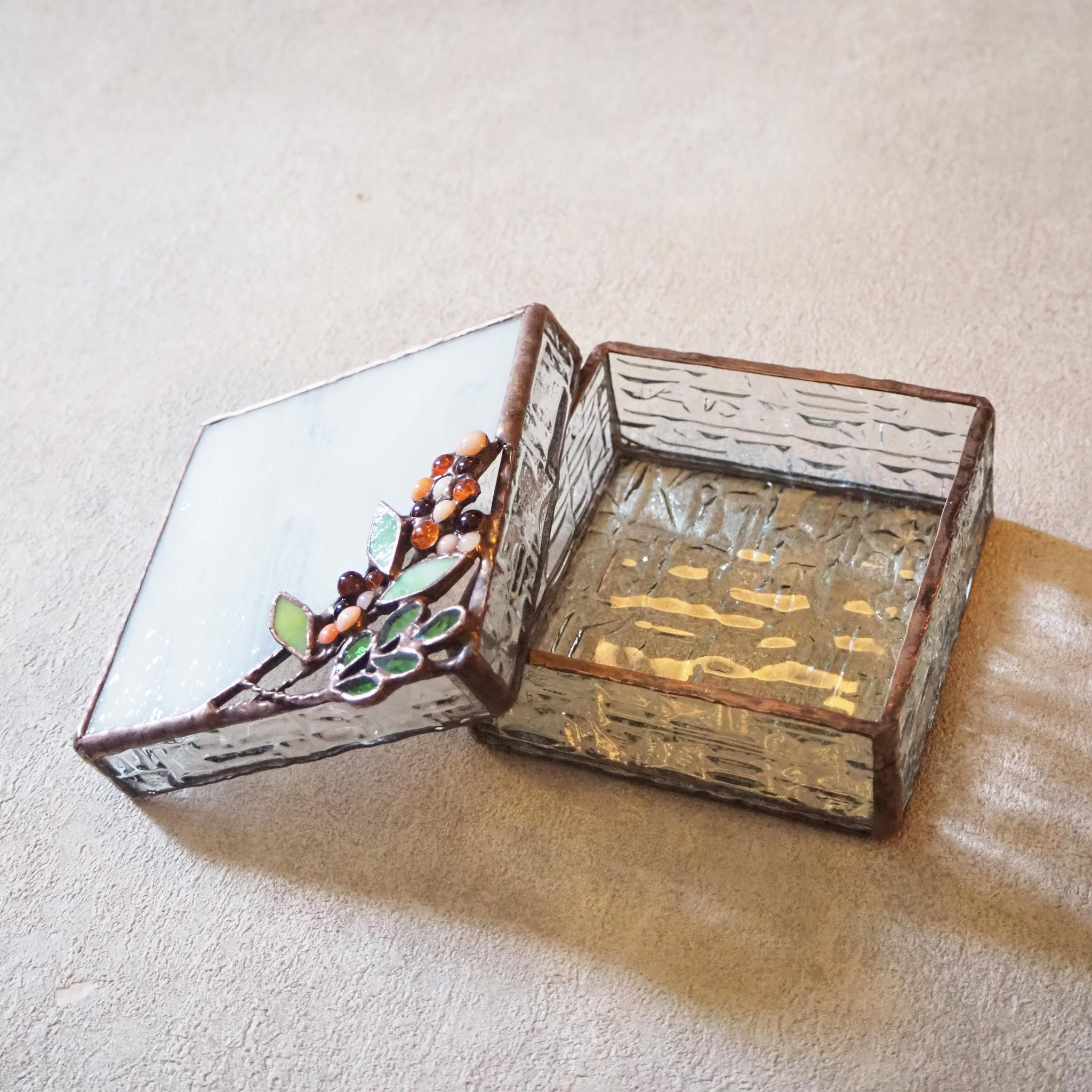 さくら色の光をーステンドグラスのアンティークな小物入れ | 6枚目