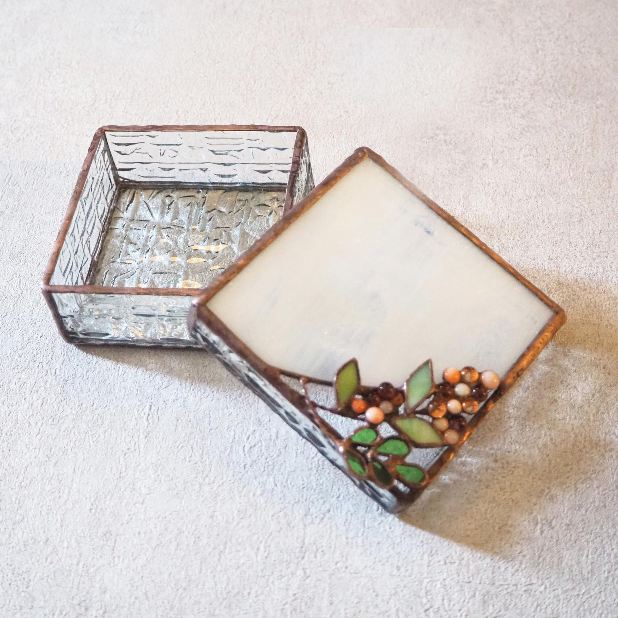 さくら色の光をーステンドグラスのアンティークな小物入れ | 8枚目