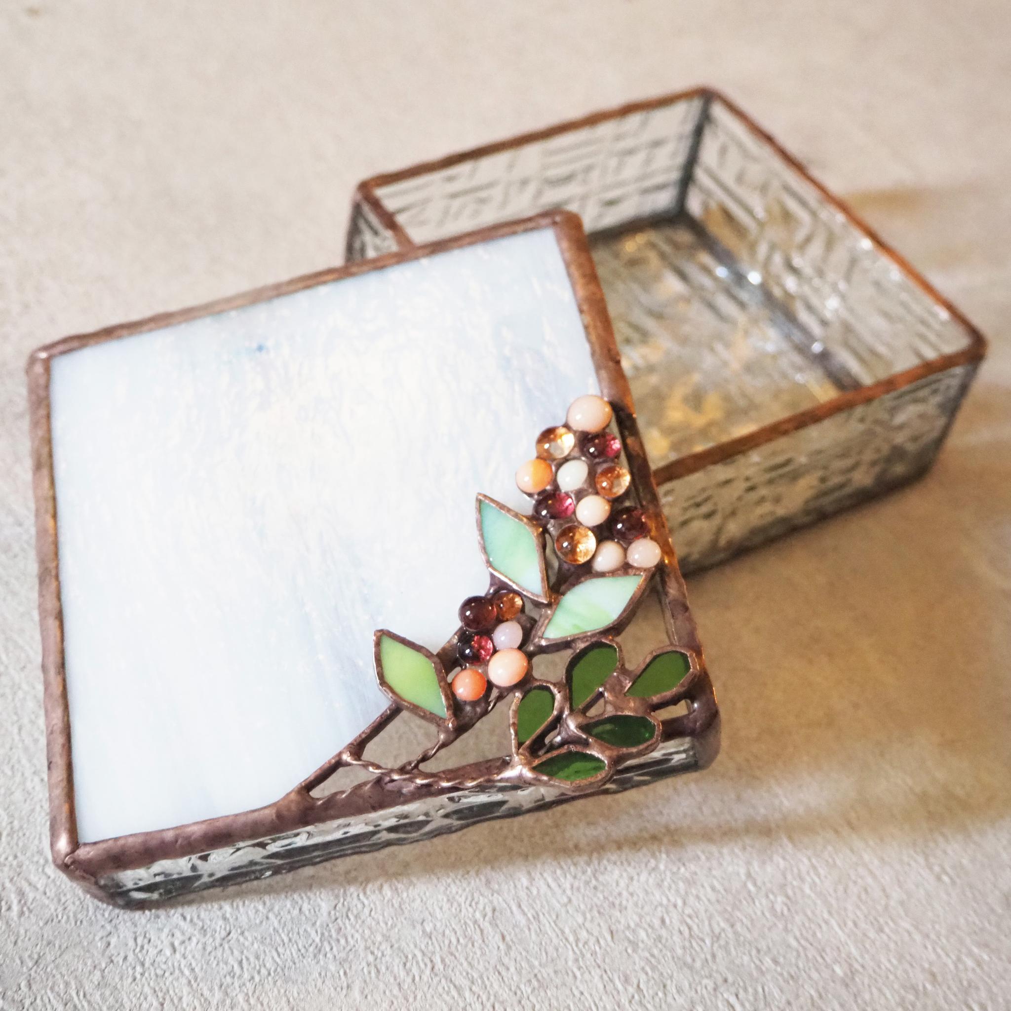 さくら色の光をーステンドグラスのアンティークな小物入れ | 10枚目