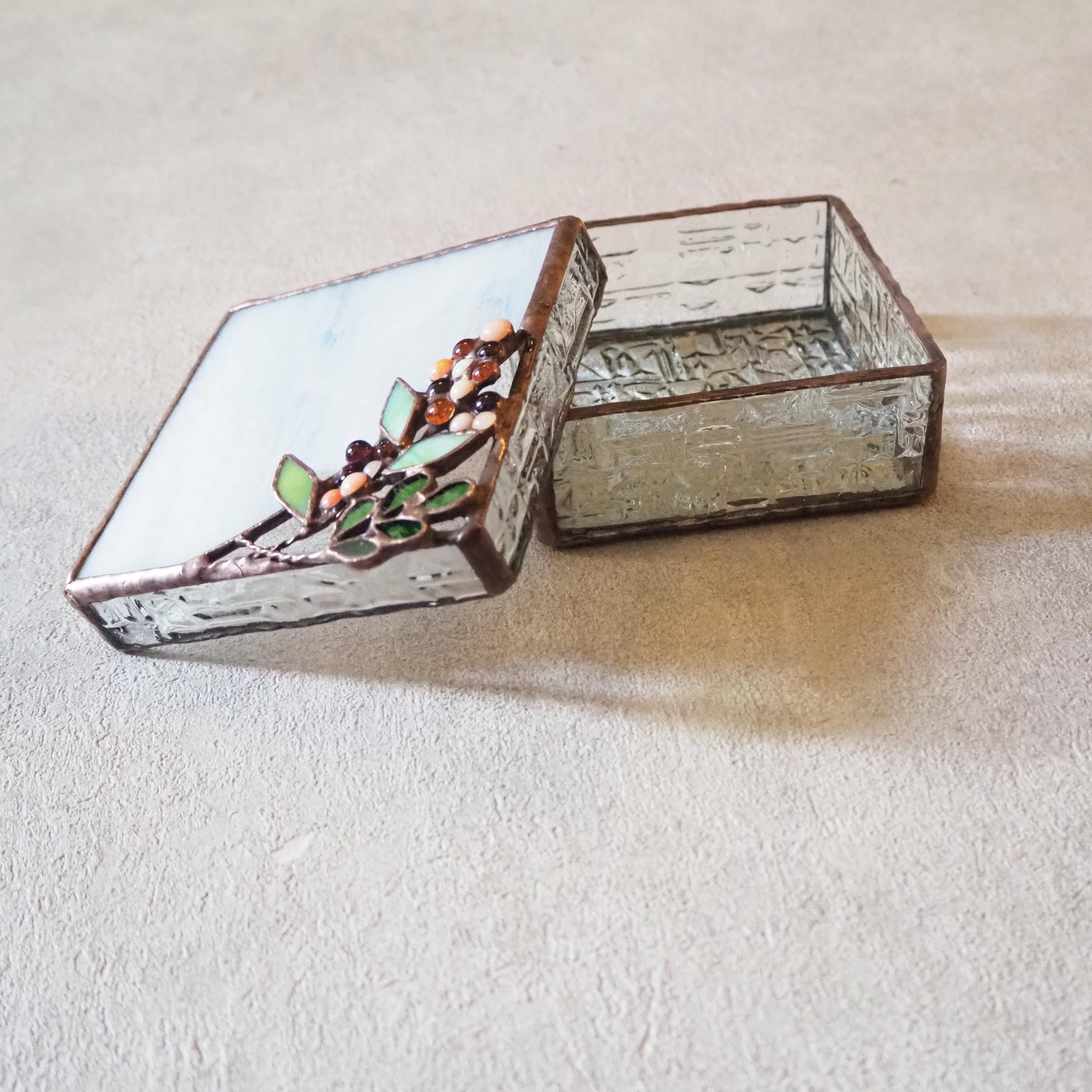 さくら色の光をーステンドグラスのアンティークな小物入れ | 11枚目