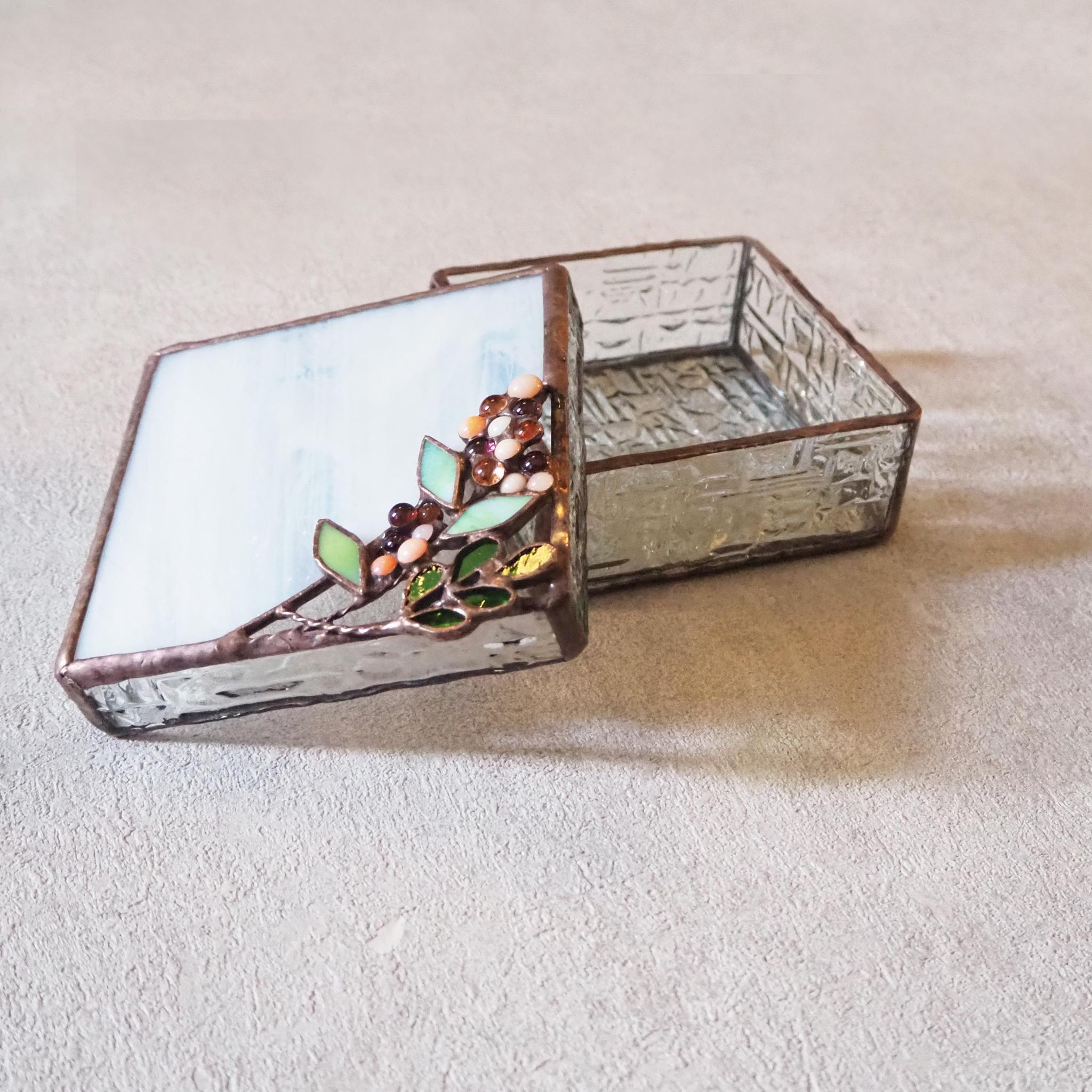 さくら色の光をーステンドグラスのアンティークな小物入れ | 12枚目