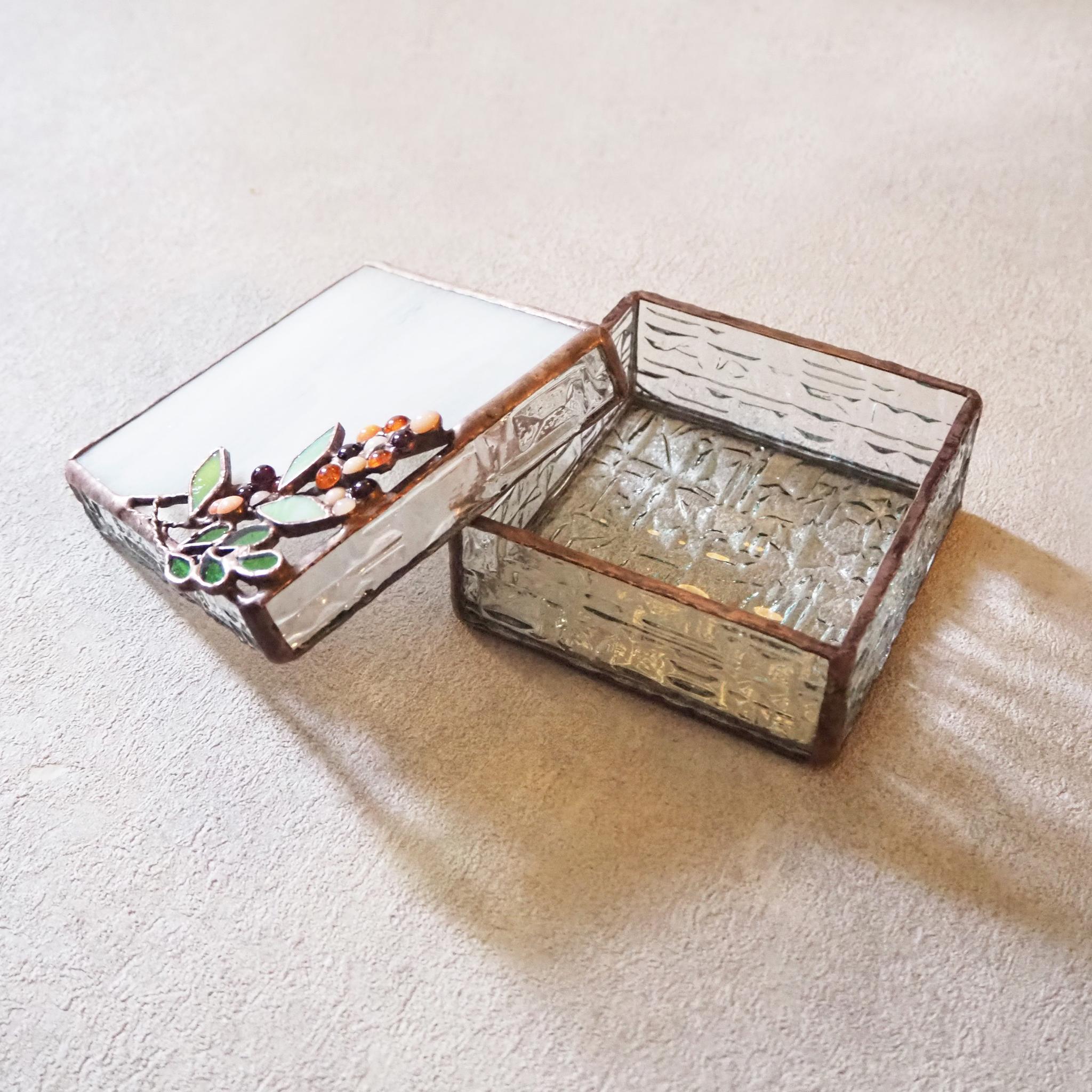 さくら色の光をーステンドグラスのアンティークな小物入れ | 2枚目