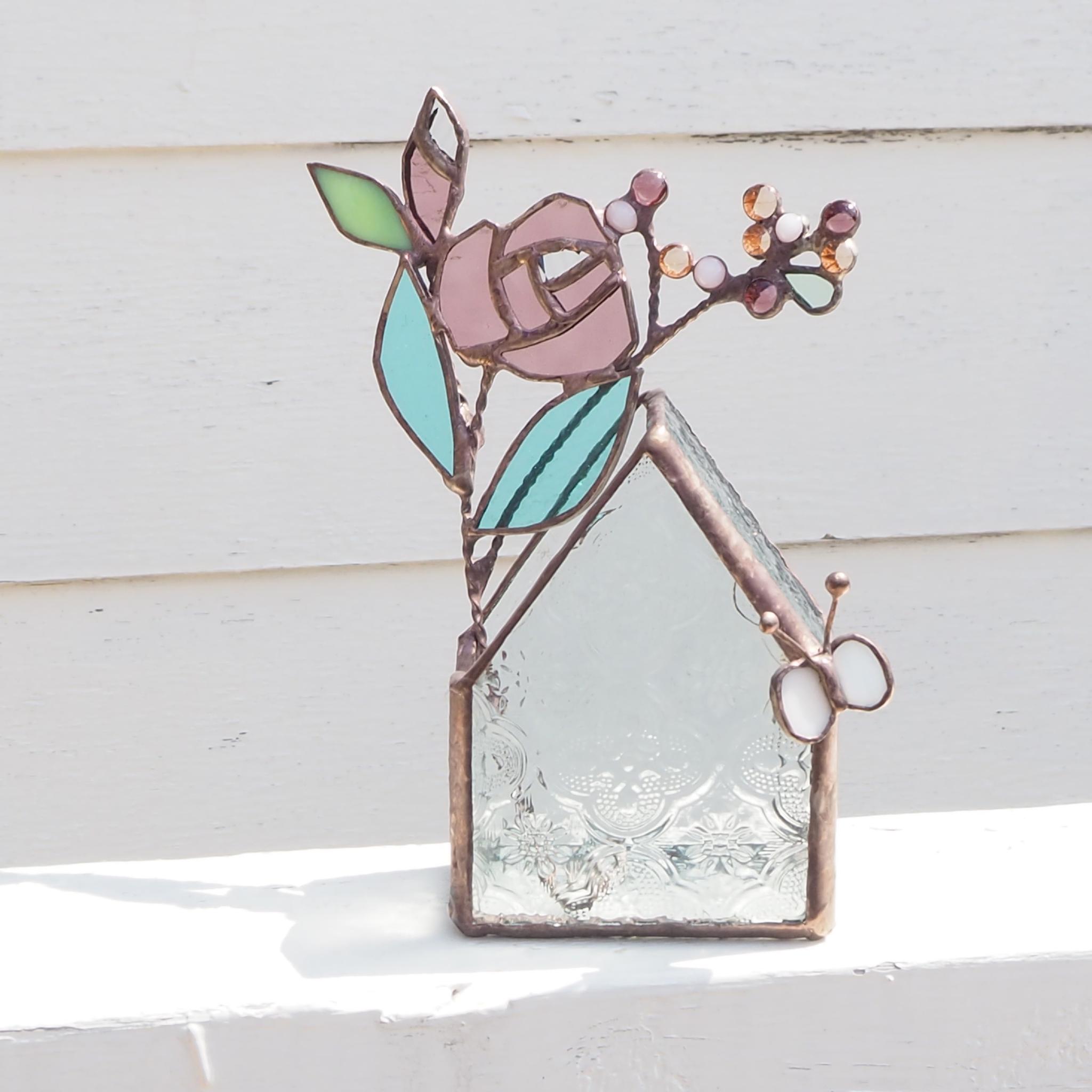 アンティークの家に咲く、ステンドグラスのシックなバラの一輪挿し兼小物入れ | 3枚目