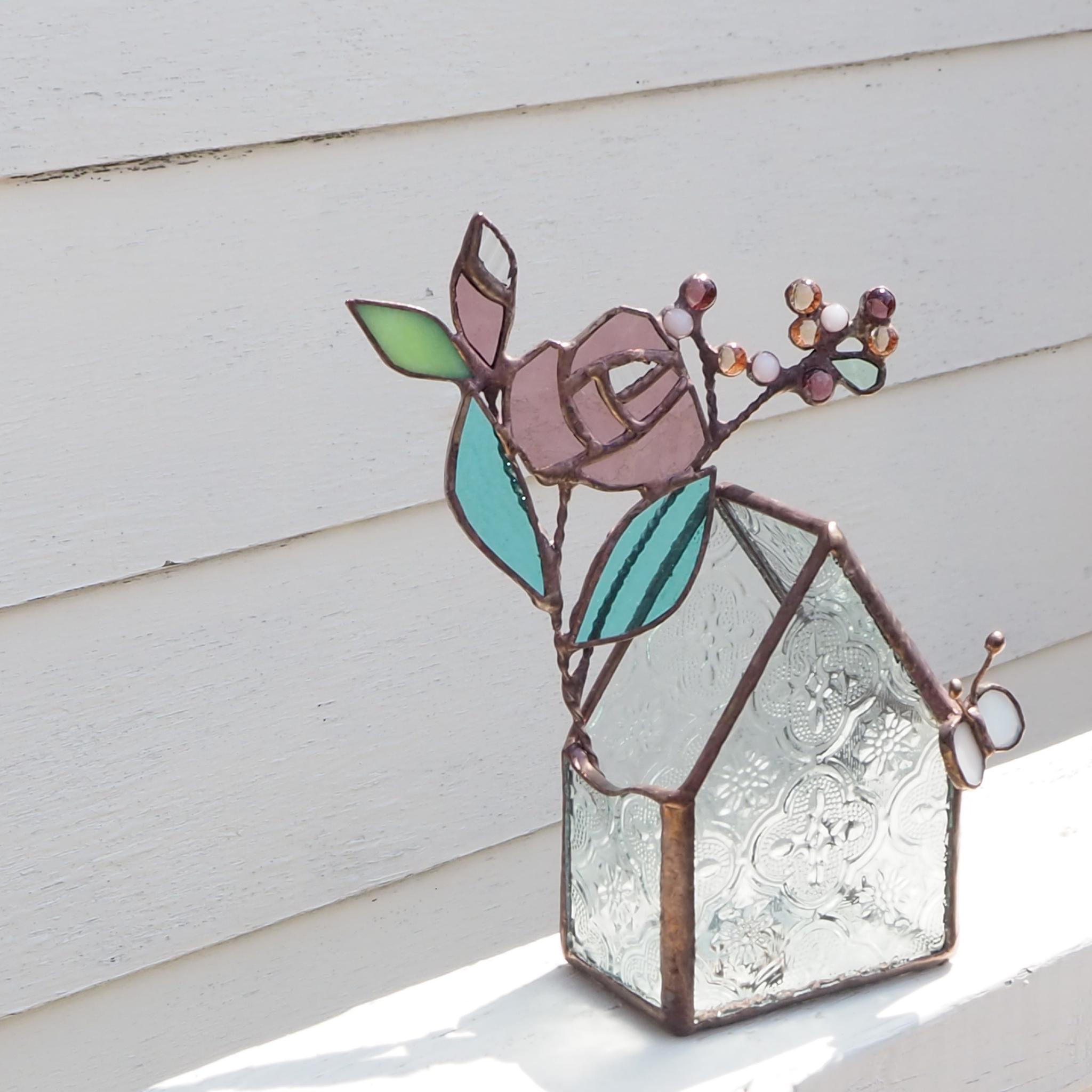 アンティークの家に咲く、ステンドグラスのシックなバラの一輪挿し兼小物入れ | 6枚目